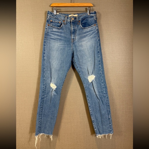 Levi's Wedgie Fit Straight Leg Distressed Raw Hem Jeans - Picture 2 of 14